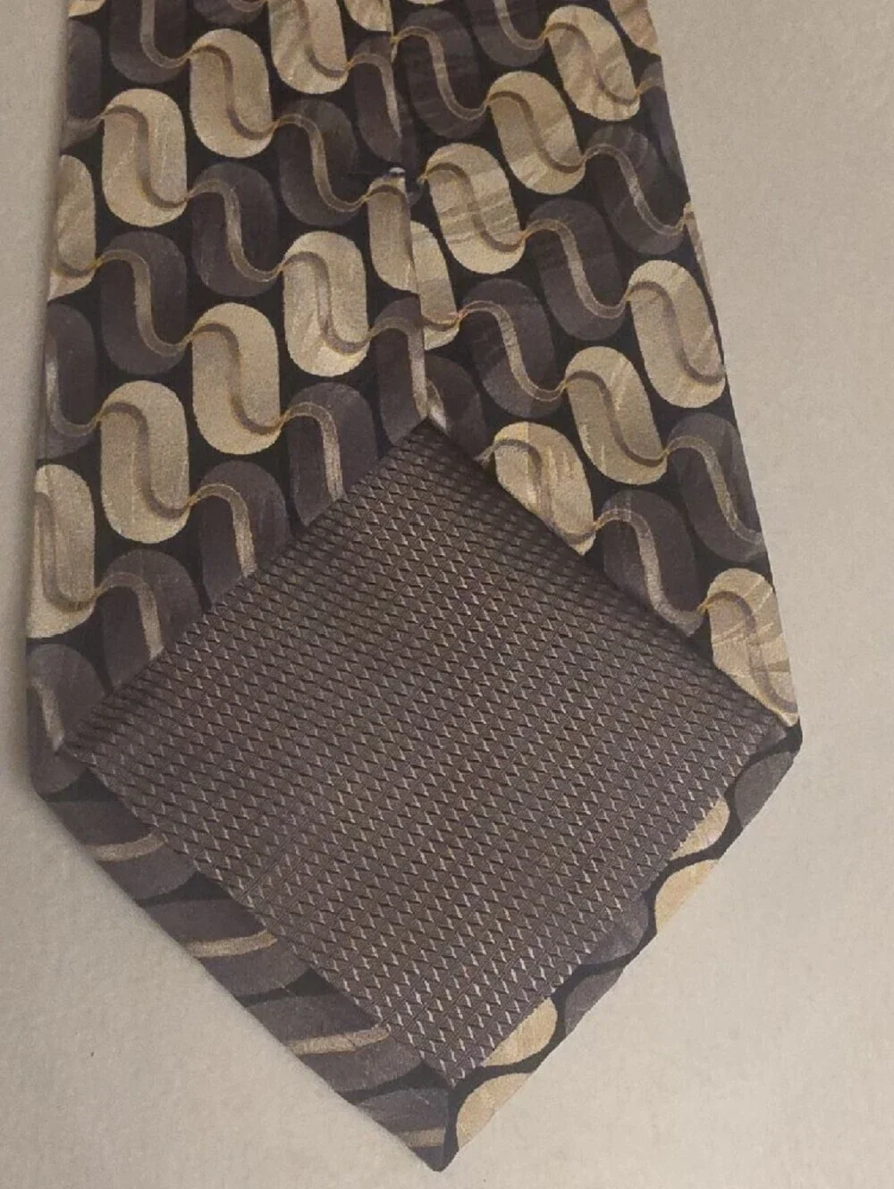 Di MoGGio Silk Hand Made Black and Gold Wave-Pattern Men's Tie 4 Inches Wide